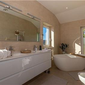 5 bedroom villa with pool near Crikvenica, sleeps 10